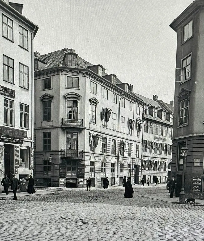 Hjørnebygningen ved Rådhusstræde og Brolæggerstræde i 1909