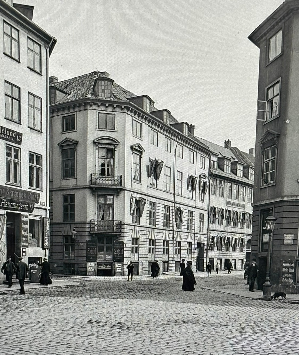 Hjørnebygningen ved Rådhusstræde og Brolæggerstræde i 1909